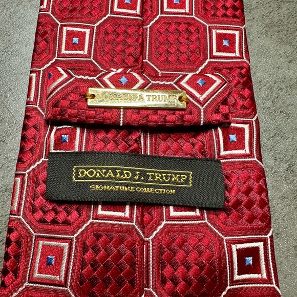 Donald J. Trump Signature Collection Silk Tie - Picture 3 of 5